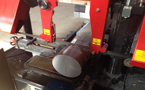 泸定卧式带锯床加工时出现明显振荡如何排查？